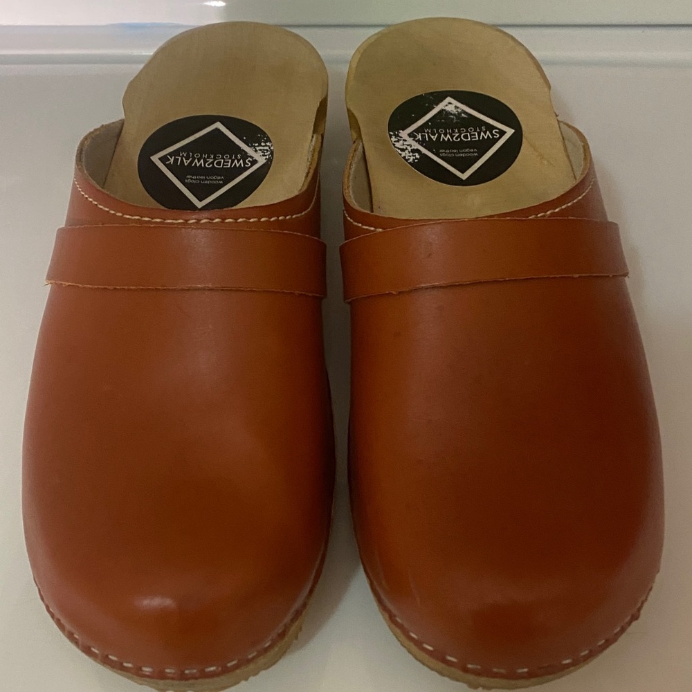 Women’s Clogs - Picture 3 of 6